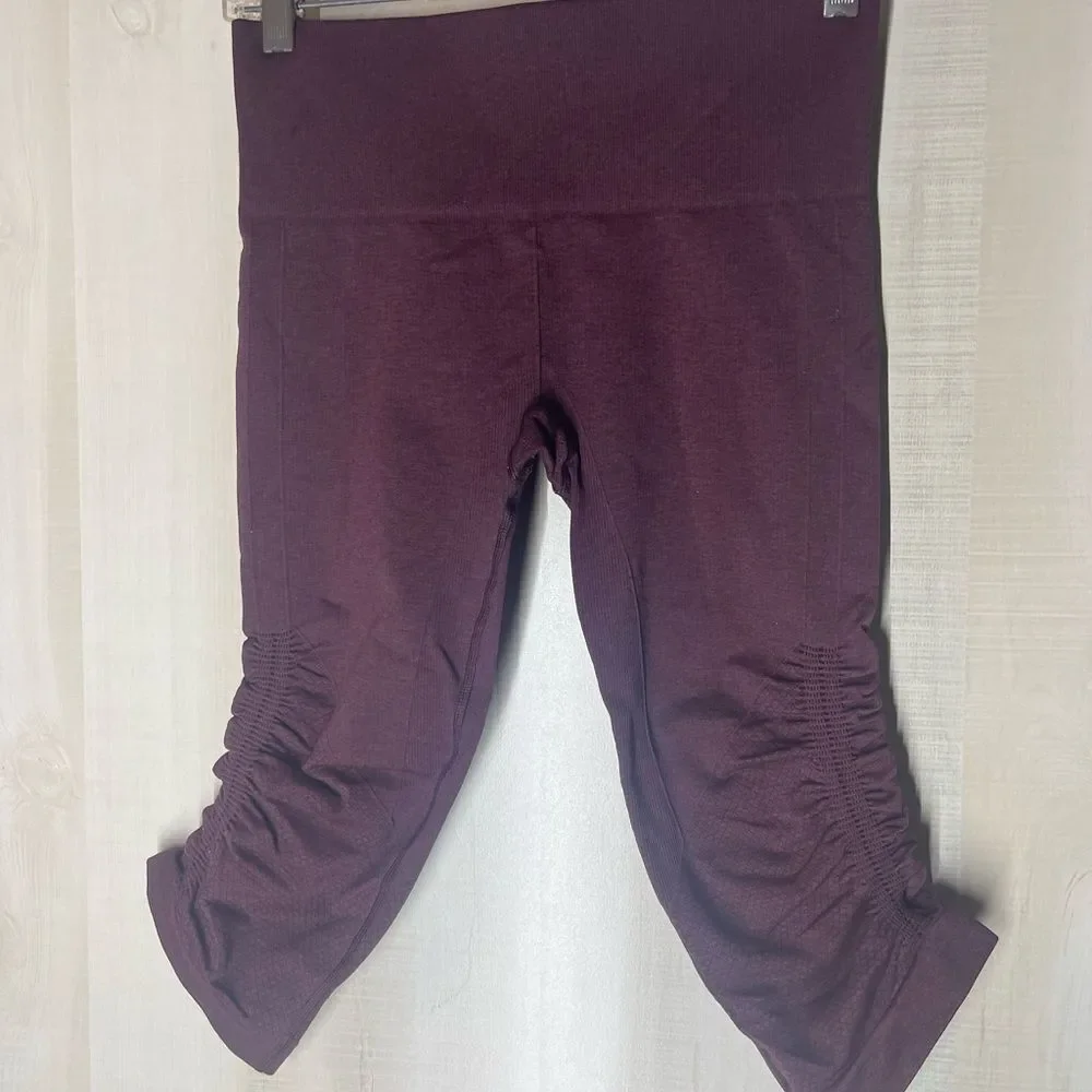 Lululemon In The Flow‎ Crop II Bordeaux burgundy heather leggings knee length, 6